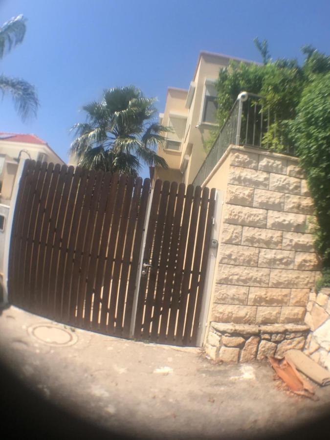 Magnificant Studio/Zimmer Zichron Zikhron Ya'akov Exteriör bild